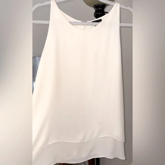 Sleeveless white blouse.  Chiffon Layered bottom and longer back. Large - Picture 10 of 13